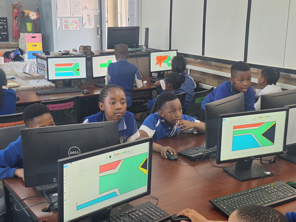 Pupils at the Sancta Maria computer lab